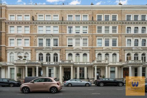 3 bedroom flat for sale, Queen's Gate Place, London, SW7