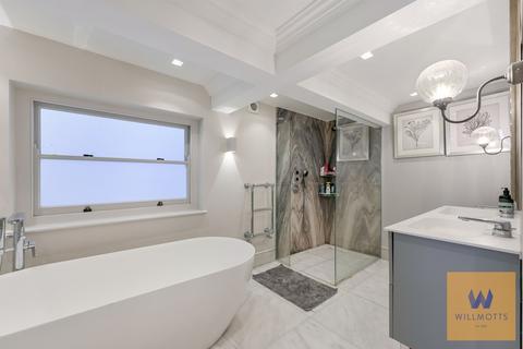 3 bedroom flat for sale, Queen's Gate Place, London, SW7