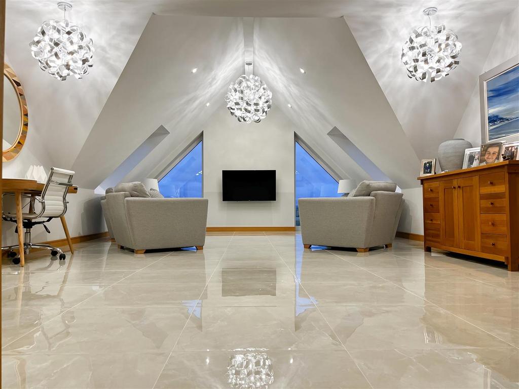 LOUNGE (1).jpg
