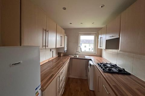 3 bedroom flat to rent, Montgomery Street, Middle, Port Glasgow, PA14