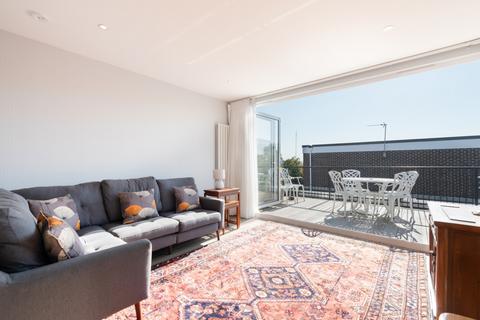 3 bedroom penthouse for sale, Lansdown Road, London, SW20