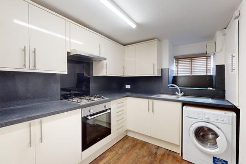 2 bedroom flat to rent, St Michaels Crescent, Leeds LS6