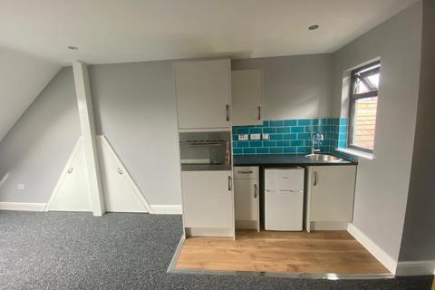 Studio to rent, Edridge Road, Croydon