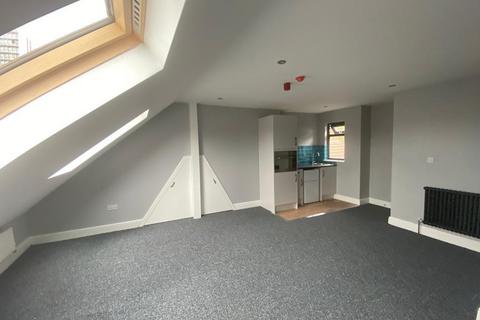 Studio to rent, Edridge Road, Croydon