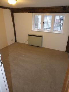 2 bedroom property to rent, Church Street Uckfield TN22 1BJ