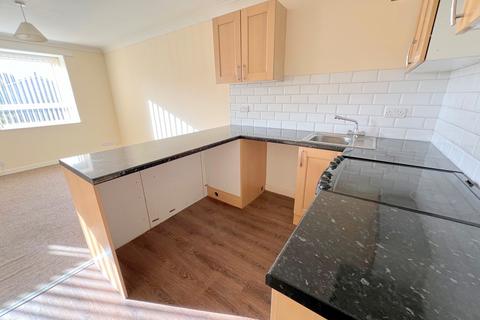 3 bedroom flat for sale, Ferndale Road, New Milton, Hampshire. BH25 5EY