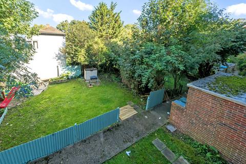 Flat 3, Healey House Brackley Road, Beckenham, BR3 1RE