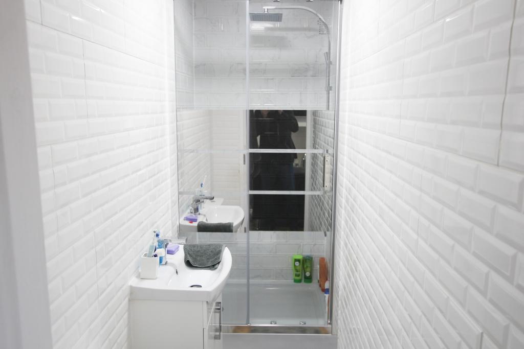 Shower 1 bed sandyfo