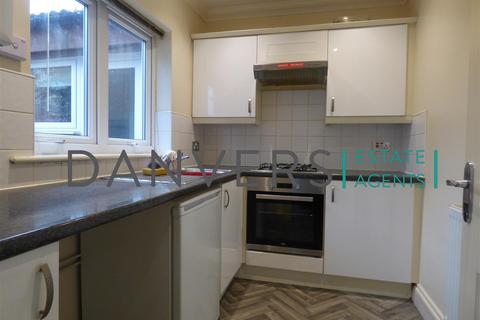 2 bedroom end of terrace house to rent, Sykefield Avenue, Leicester LE3