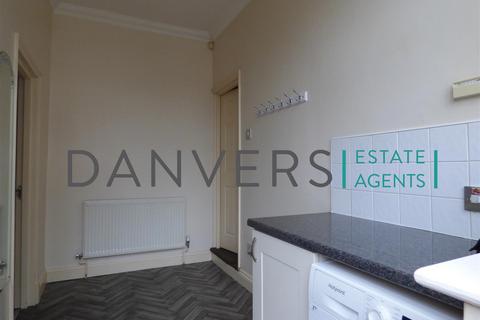 2 bedroom end of terrace house to rent, Sykefield Avenue, Leicester LE3