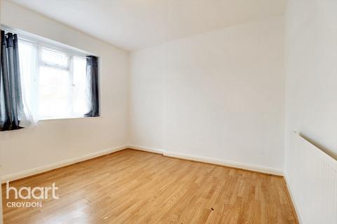 3 bedroom flat to rent, Rees Gardens, CROYDON