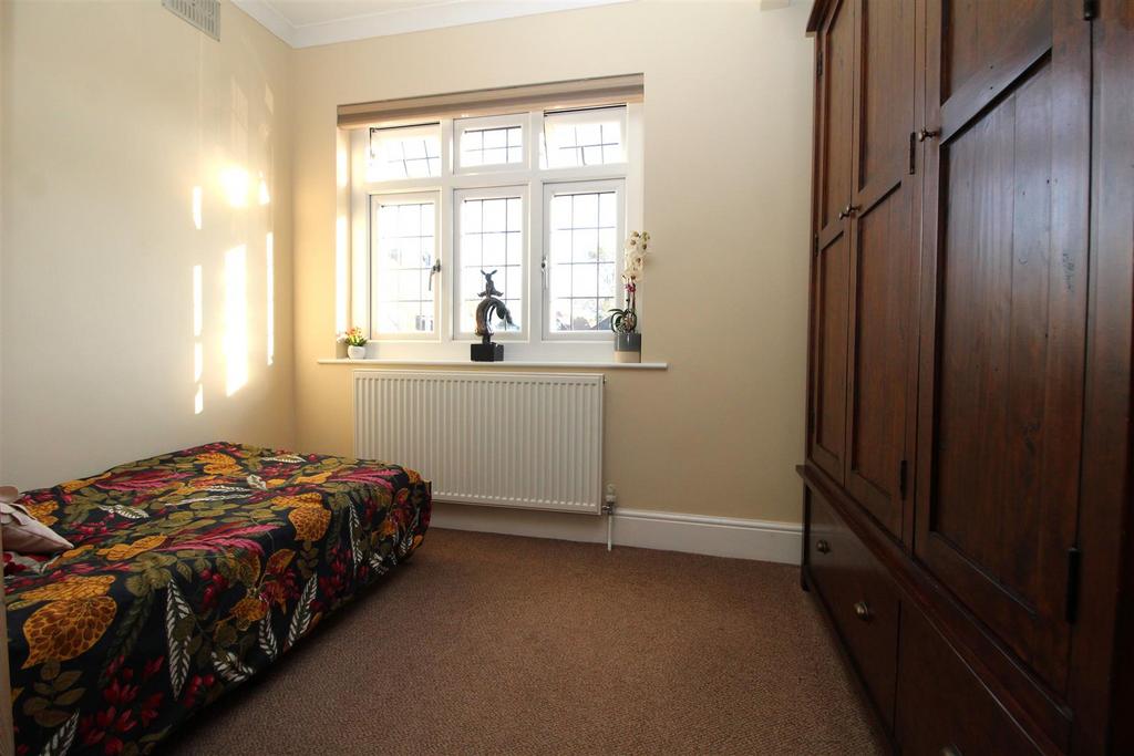 Epple Bay Road, Birchington 3 bed detached house for sale £500,000