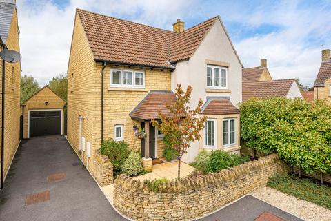 4 bedroom detached house for sale, Barrington Court, Sutton Benger