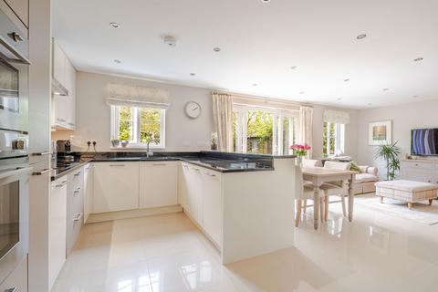 4 bedroom detached house for sale, Barrington Court, Sutton Benger