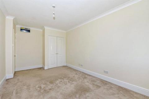 3 bedroom flat to rent, Hervines Court, Amersham, Buckinghamshire, HP6