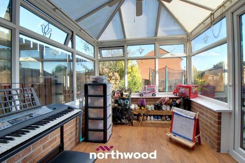 6 Dunstan Walk, Thorne, Doncaster, DN8 5UP