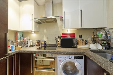 2 bedroom ground floor flat to rent, Campden Hill Court, London, W8