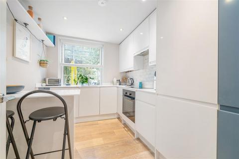 2 bedroom flat for sale, Bertrand House, Leigham Avenue, Streatham, SW16