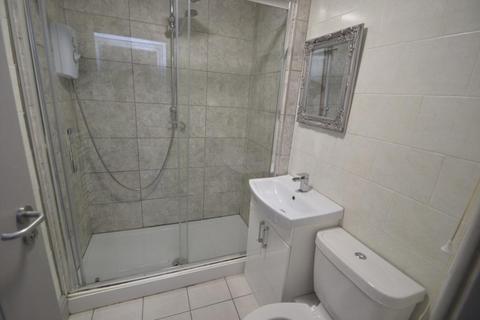 2 bedroom flat to rent, Exeter Road, Nottingham NG7