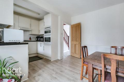 3 bedroom semi-detached house for sale, Meadow Road, Watford