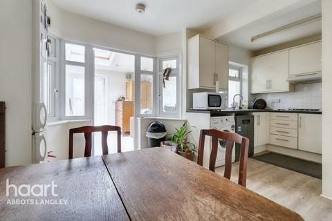 3 bedroom semi-detached house for sale, Meadow Road, Watford