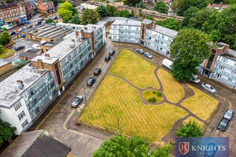 2 bedroom flat for sale, Angel Close, London, N18