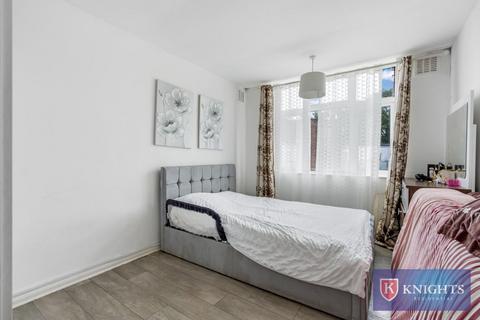 2 bedroom flat for sale, Angel Close, London, N18