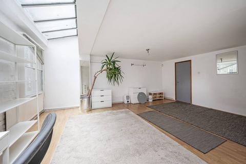 2 bedroom flat for sale, Queensbridge Road, Columbia Road, London, E2