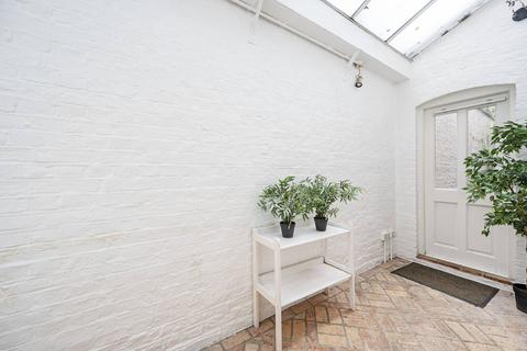 Flat 1, 1a Queensbridge Road, London, E2 8NP