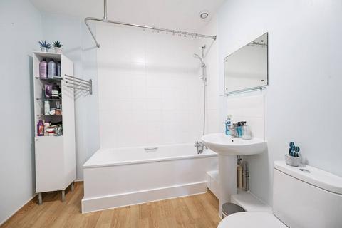 3 bedroom flat for sale, Christian Street, Whitechapel, London, E1