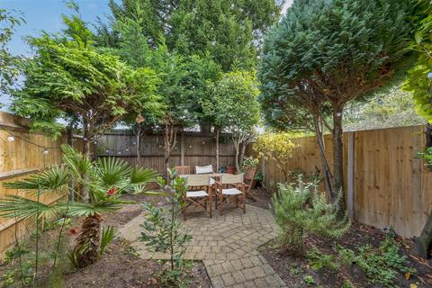 7 Cambridge Close, London, SW20 0PT