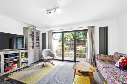 7 Cambridge Close, London, SW20 0PT