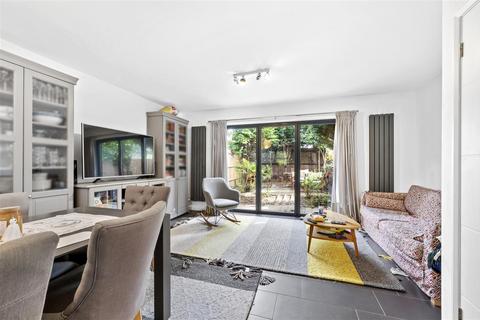 7 Cambridge Close, London, SW20 0PT