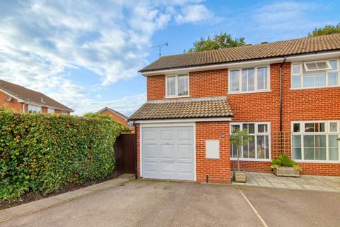 3 bedroom end of terrace house for sale, Laurel Close, Wokingham RG41