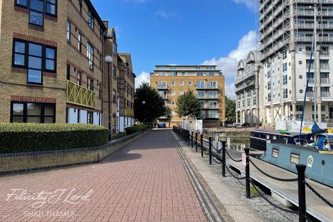 2 bedroom apartment to rent, Windsock Close, London