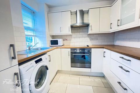 2 bedroom flat to rent, Windsock Close, London