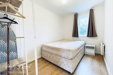 2 bedroom flat to rent, Windsock Close, London