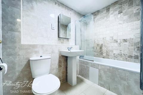 2 bedroom flat to rent, Windsock Close, London