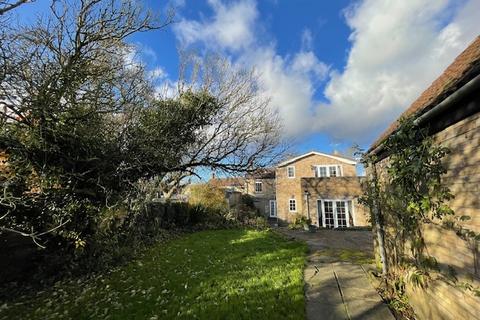 4 bedroom detached house to rent, The Marsh, Carlton