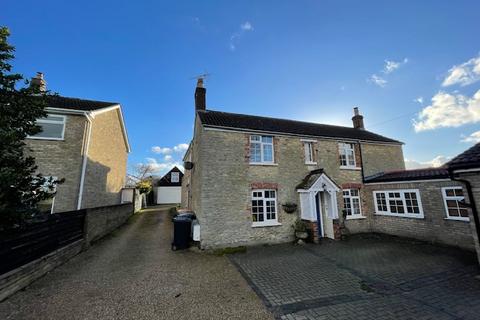 4 bedroom detached house to rent, The Marsh, Carlton