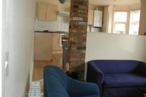 8 bedroom end of terrace house to rent, *£125PPPW*Midland Avenue, Lenton, NOTTINGHAM NG7