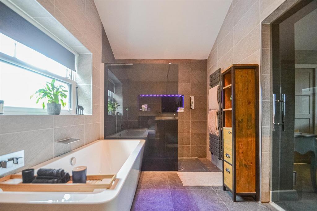 Bed One En-Suite