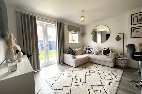 2 bedroom semi-detached house to rent, Higher Gorse Road, Roundswell