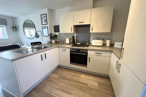 2 bedroom semi-detached house to rent, Higher Gorse Road, Roundswell