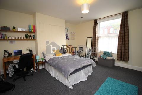 5 bedroom terraced house to rent, Midland Road, Hyde Park, Leeds LS6