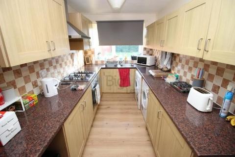 5 bedroom semi-detached house to rent, 7 Newport View, Leeds LS6