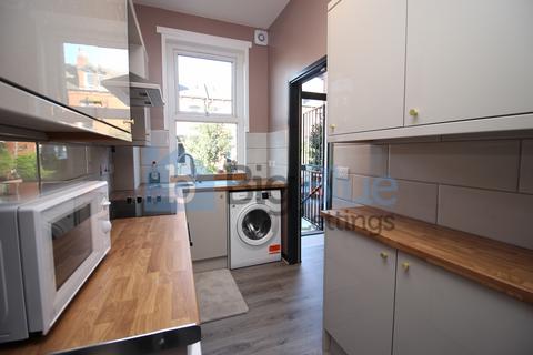 5 bedroom terraced house to rent, Brudenell Street, Leeds LS6