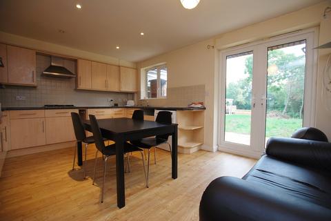 4 bedroom terraced house to rent, Stoughton Road, Guildford, Surrey, GU1