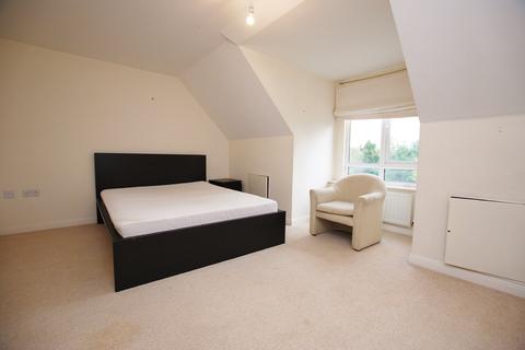 4 bedroom terraced house to rent, Stoughton Road, Guildford, Surrey, GU1