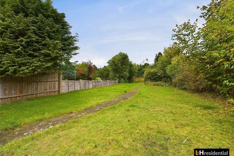 3 bedroom semi-detached house to rent, Willow Way, Radlett WD7